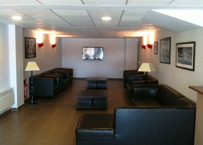 - Restaurant Le Blanchon Hotel 2*