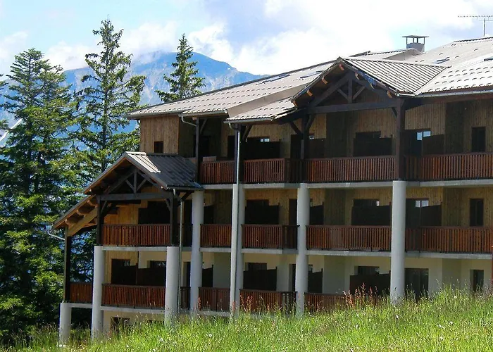 - Restaurant Le Blanchon Hotel 2*