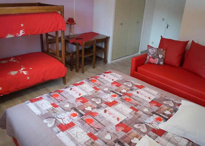 - Restaurant Le Blanchon Hotel 2*