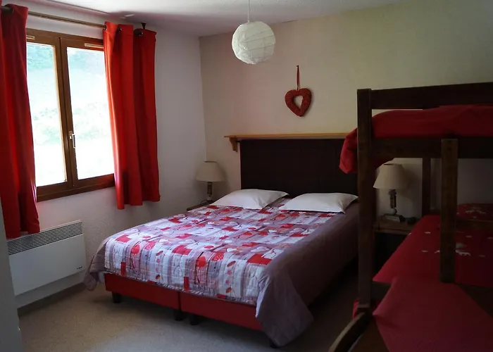 - Restaurant Le Blanchon Hotel 2*